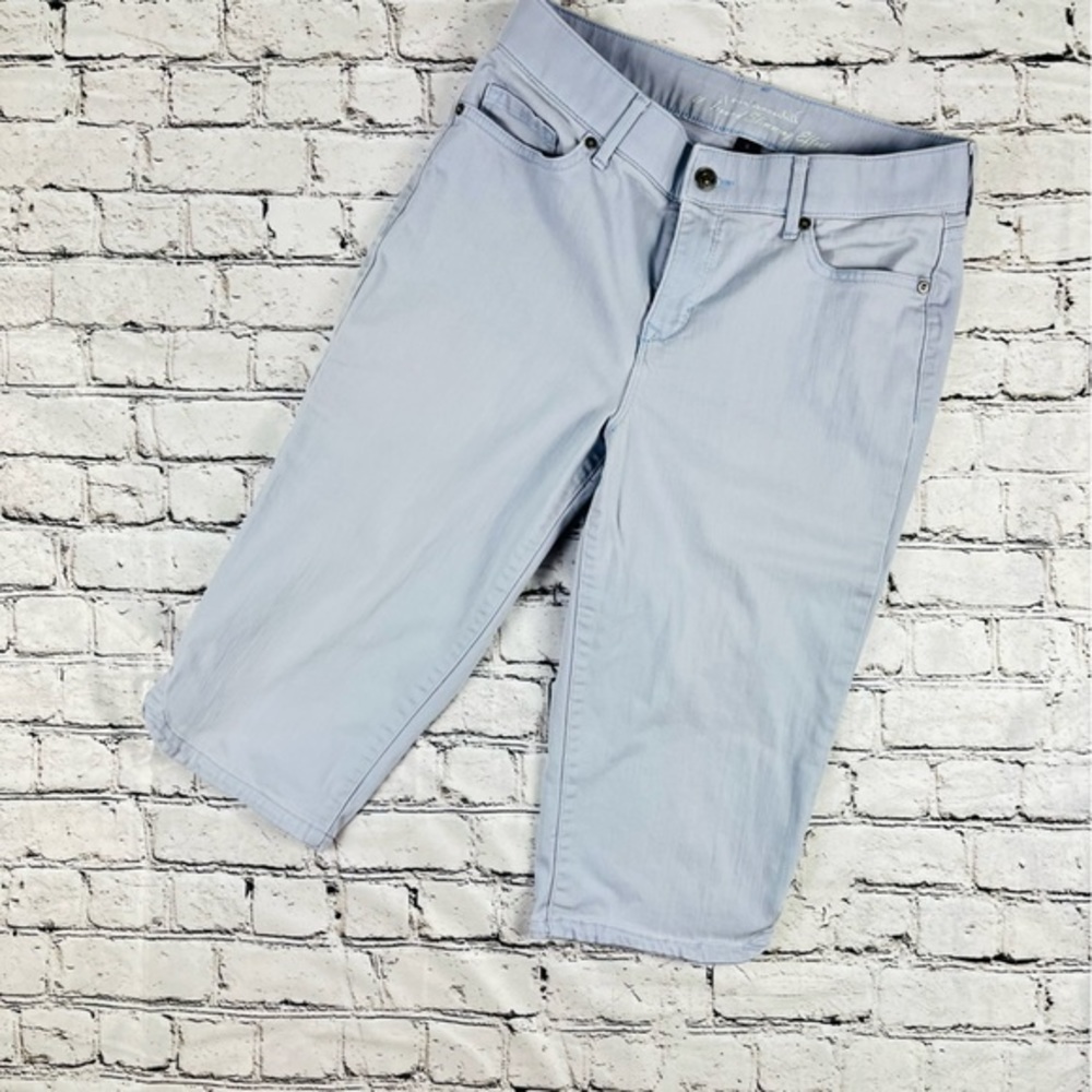 Gloria Vanderbilt All-Around Slimming Effect Denim Skimmer Capri Pants. 8